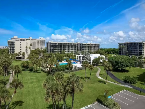 Luxury Beachplace Condo on 4th floor Corner unit