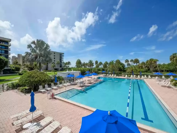 Luxury Beachplace Condo on 4th floor Corner unit