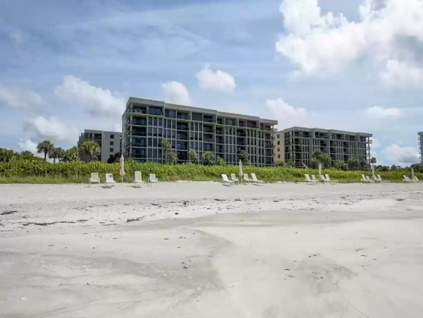 Luxury Beachplace Condo on 4th floor Corner unit