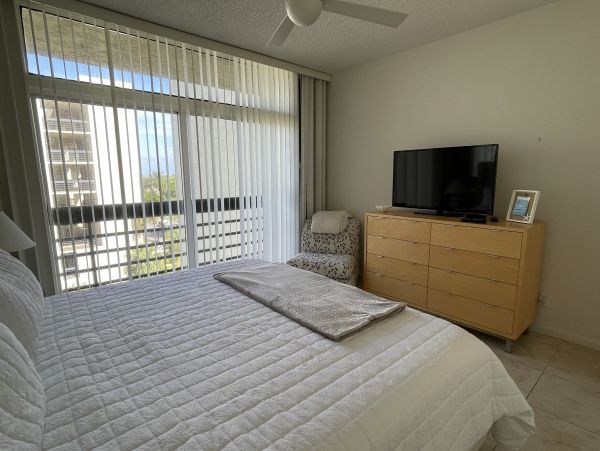 Luxury Beachplace Condo on 4th floor Corner unit