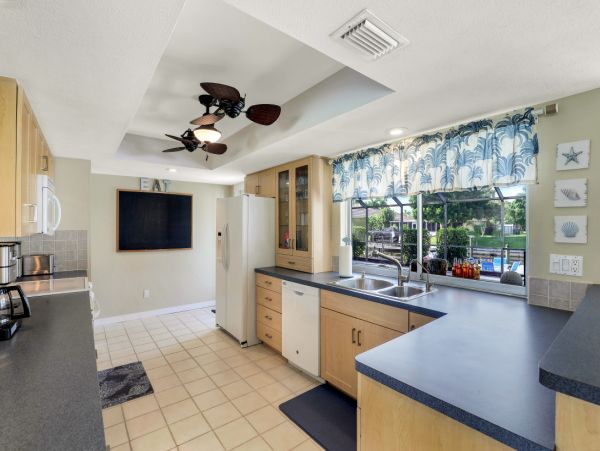 Luxury Vacation Home in Cape Coral with Private Pool Sleeps 6