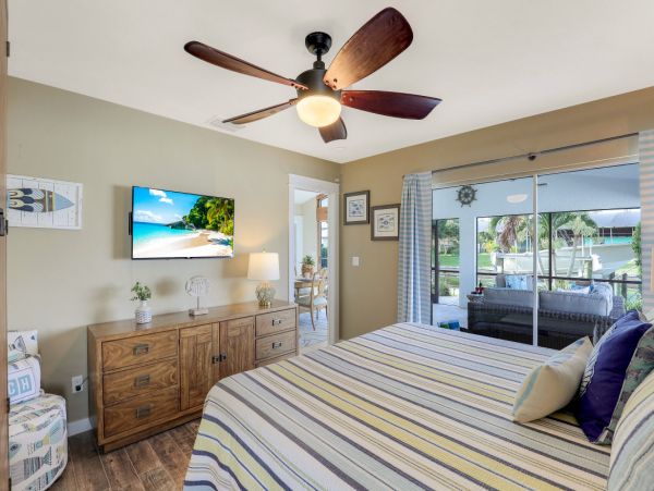 Luxury Vacation Home in Cape Coral with Private Pool Sleeps 6