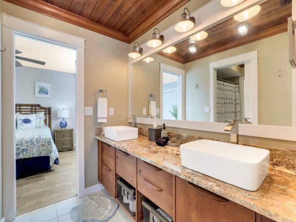 Luxury Vacation Home in Cape Coral with Private Pool Sleeps 6