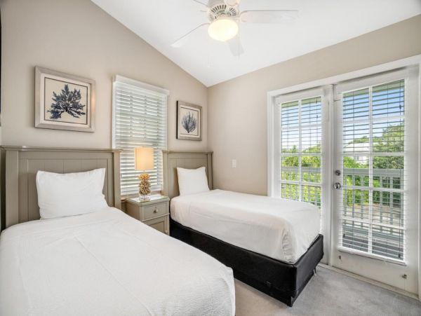 Waterfront 2 Bedroom Townhome in Marathon