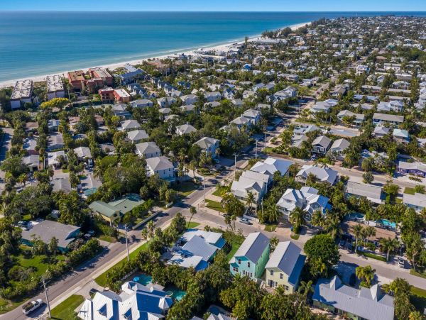 Holmes Beach Two Bedroom Duplex Few Blocks from Beach