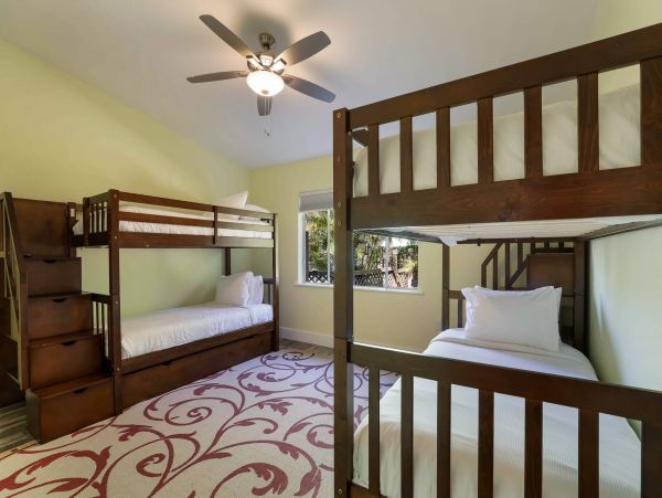 Holmes Beach Two Bedroom Duplex Few Blocks from Beach