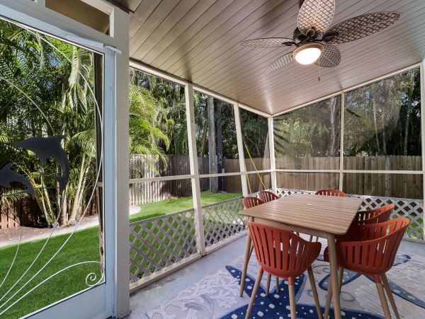 Holmes Beach Two Bedroom Duplex Few Blocks from Beach
