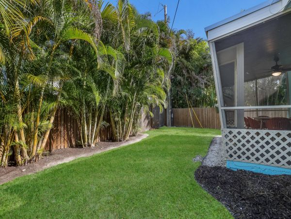 Holmes Beach Two Bedroom Duplex Few Blocks from Beach