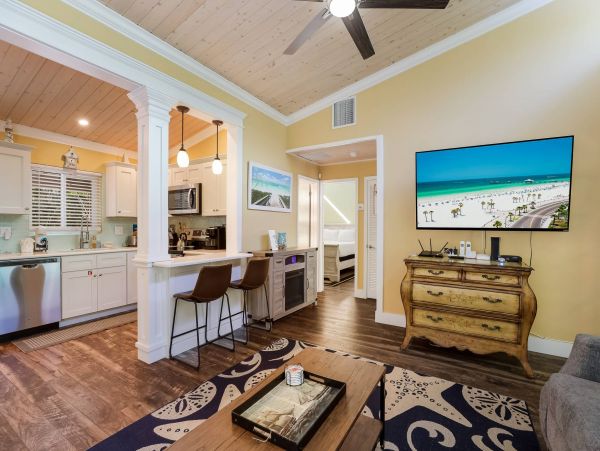 Holmes Beach Two Bedroom Duplex Few Blocks from Beach