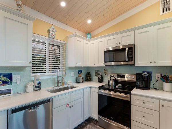 Holmes Beach Two Bedroom Duplex Few Blocks from Beach
