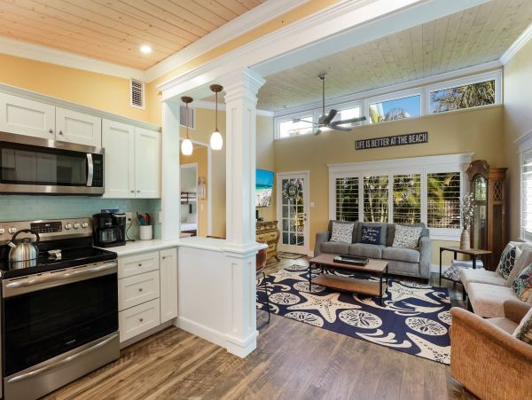 Holmes Beach Two Bedroom Duplex Few Blocks from Beach