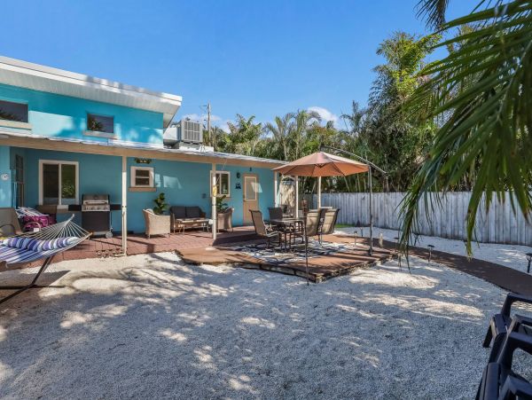 Holmes Beach Two Bedroom Duplex Few Blocks from Beach