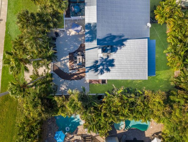 Holmes Beach Two Bedroom Duplex Few Blocks from Beach