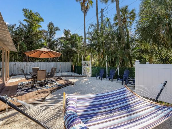 Holmes Beach Two Bedroom Duplex Few Blocks from Beach
