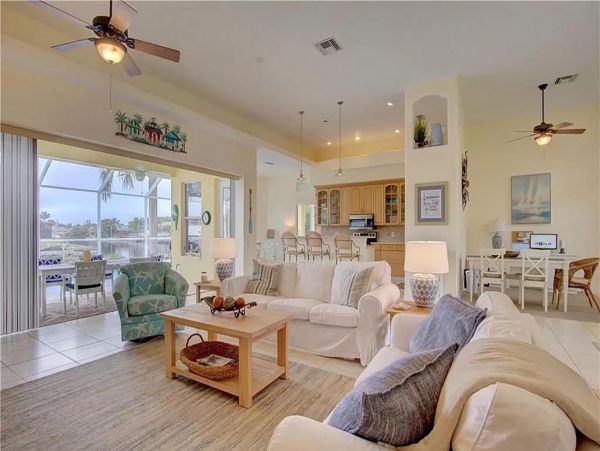 Lovely Four Bedroom Vacation Home in Cape Coral Sleeps 8
