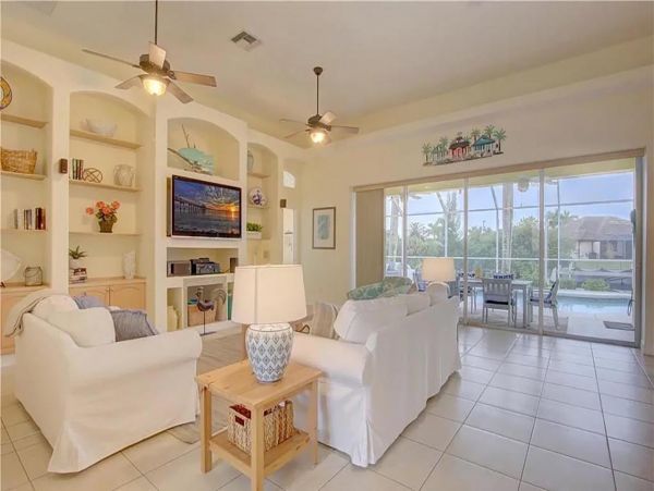 Lovely Four Bedroom Vacation Home in Cape Coral Sleeps 8