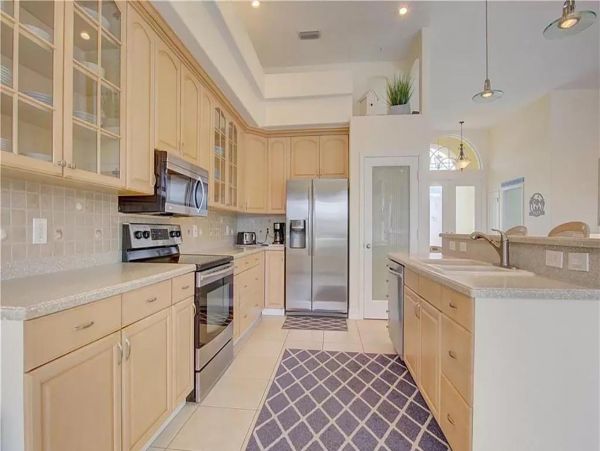 Lovely Four Bedroom Vacation Home in Cape Coral Sleeps 8
