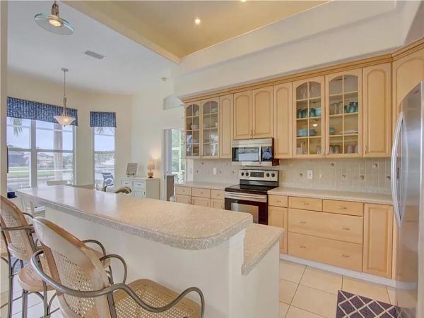 Lovely Four Bedroom Vacation Home in Cape Coral Sleeps 8
