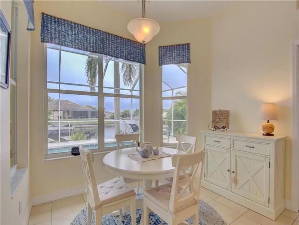 Lovely Four Bedroom Vacation Home in Cape Coral Sleeps 8
