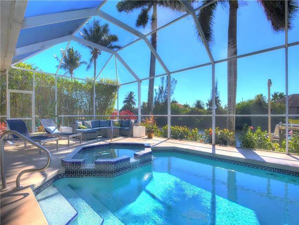 Lovely Four Bedroom Vacation Home in Cape Coral Sleeps 8
