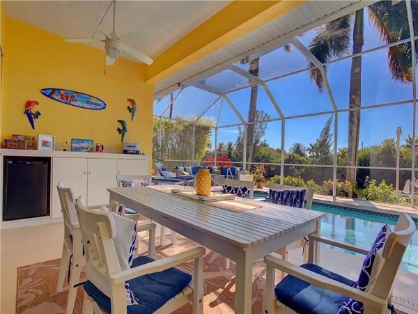 Lovely Four Bedroom Vacation Home in Cape Coral Sleeps 8
