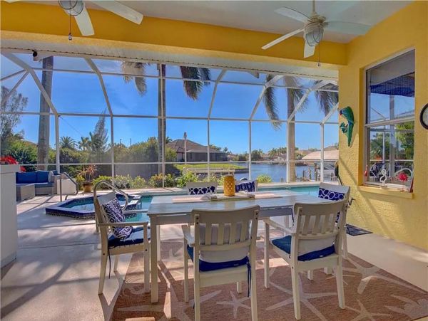 Lovely Four Bedroom Vacation Home in Cape Coral Sleeps 8