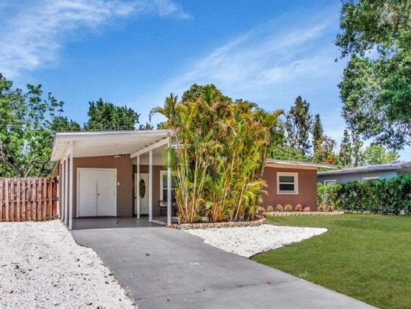 Sarasota Vacation Home Three Bedroom