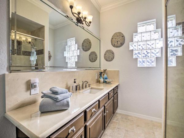 Charming Canalfront 3 Bedroom Home with Private Pool & Spa