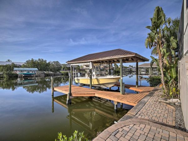 Charming Canalfront 3 Bedroom Home with Private Pool & Spa