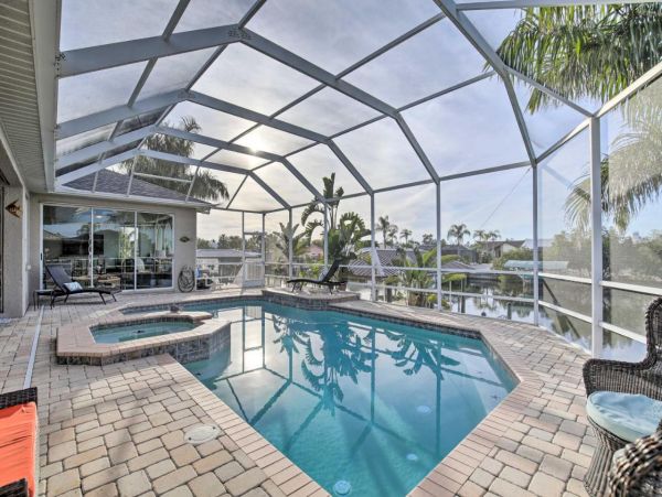 Charming Canalfront 3 Bedroom Home with Private Pool & Spa