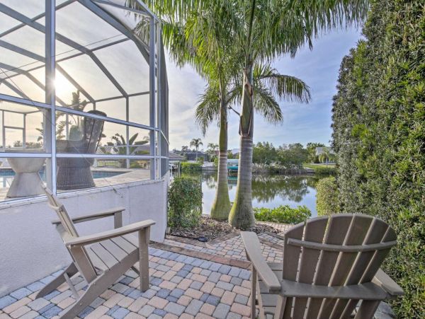 Charming Canalfront 3 Bedroom Home with Private Pool & Spa
