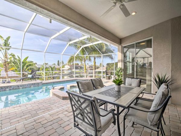 Charming Canalfront 3 Bedroom Home with Private Pool & Spa