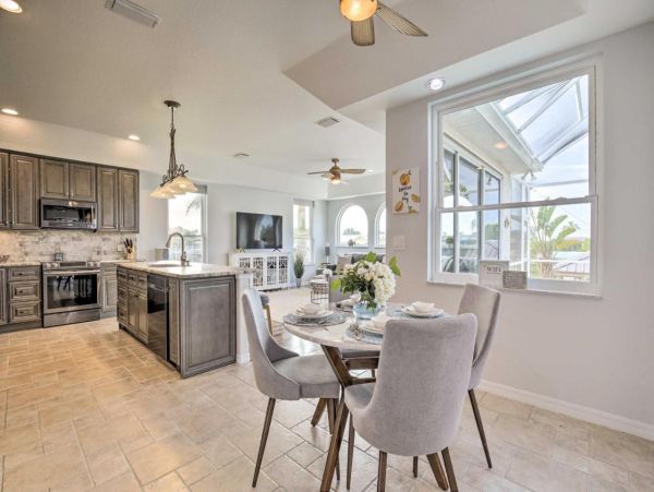 Charming Canalfront 3 Bedroom Home with Private Pool & Spa