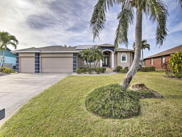 Charming Canalfront 3 Bedroom Home with Private Pool & Spa