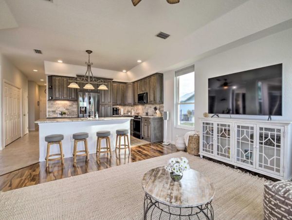Charming Canalfront 3 Bedroom Home with Private Pool & Spa