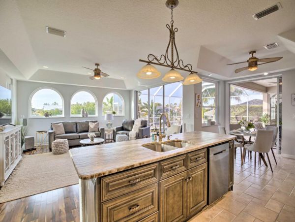 Charming Canalfront 3 Bedroom Home with Private Pool & Spa