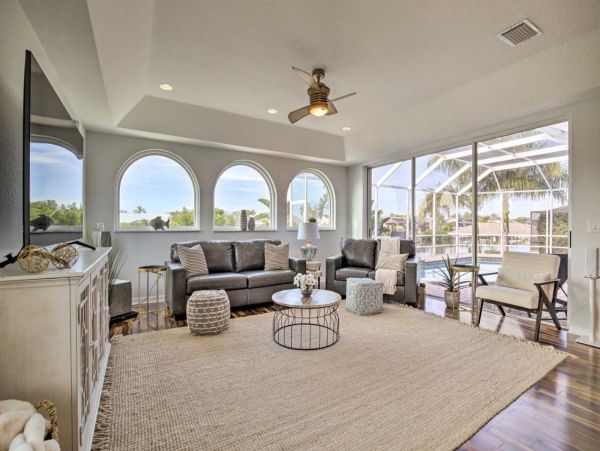 Charming Canalfront 3 Bedroom Home with Private Pool & Spa