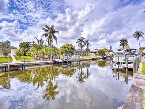 Luxury Cape coral Vacation Home Three Bedroom