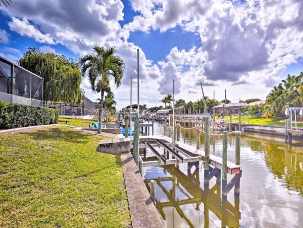 Luxury Cape coral Vacation Home Three Bedroom