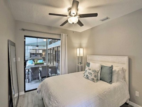 Luxury Cape coral Vacation Home Three Bedroom