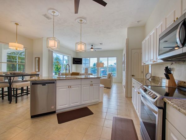 Luxury Cape coral Vacation Home Three Bedroom