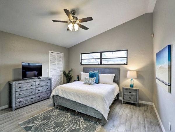 Luxury Cape coral Vacation Home Three Bedroom