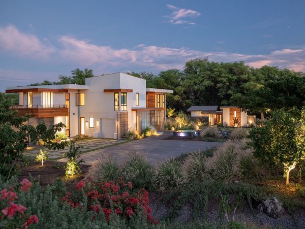 Luxury 6 Bedroom Home with Beautiful Views