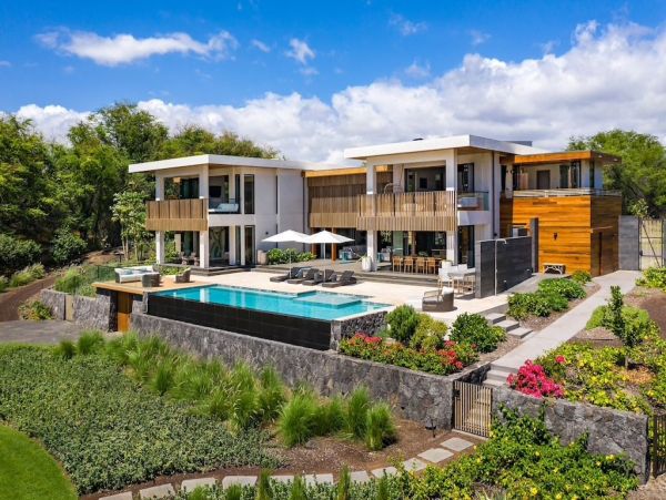 Luxury 6 Bedroom Home with Beautiful Views