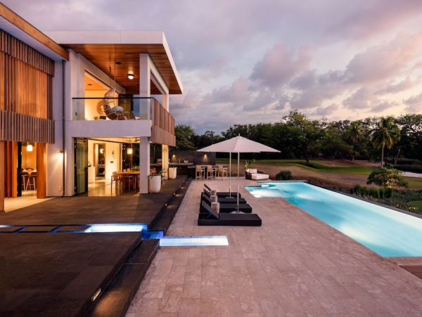 Luxury 6 Bedroom Home with Beautiful Views