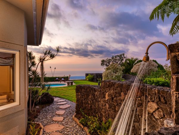 Kailua-Kona Six Bedroom Estate Great Ocean View, Pool & Spa