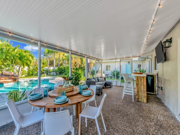 Luxury Vacation Pool Home in Bradenton Sleeps 12 Guests