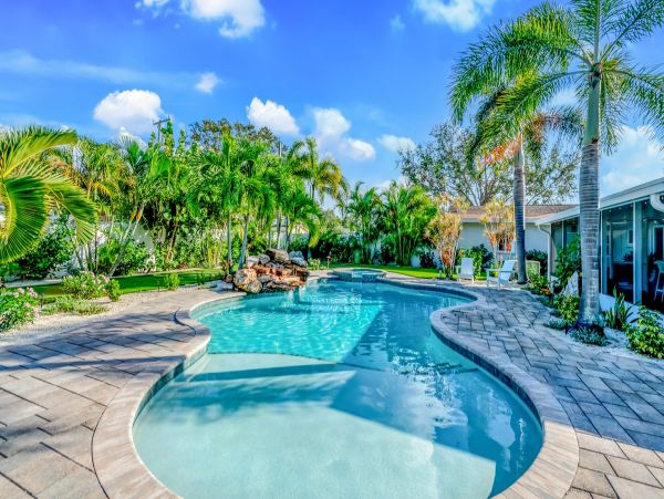 Luxury Vacation Pool Home in Bradenton Sleeps 12 Guests