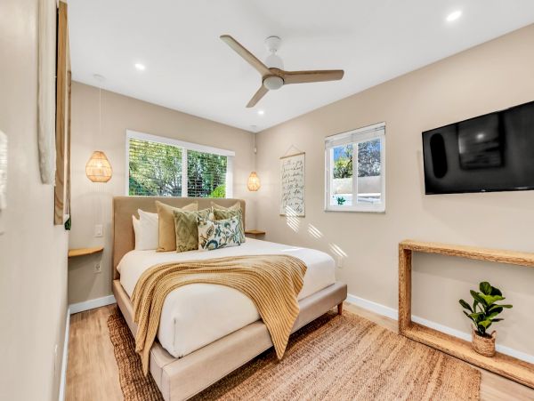 Luxury Vacation Pool Home in Bradenton Sleeps 12 Guests