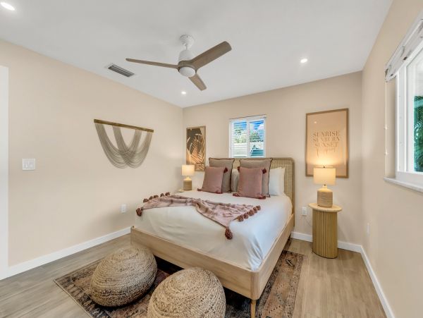 Luxury Vacation Pool Home in Bradenton Sleeps 12 Guests